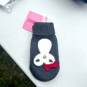 New with tags never worn. Mittens size 2T-3T